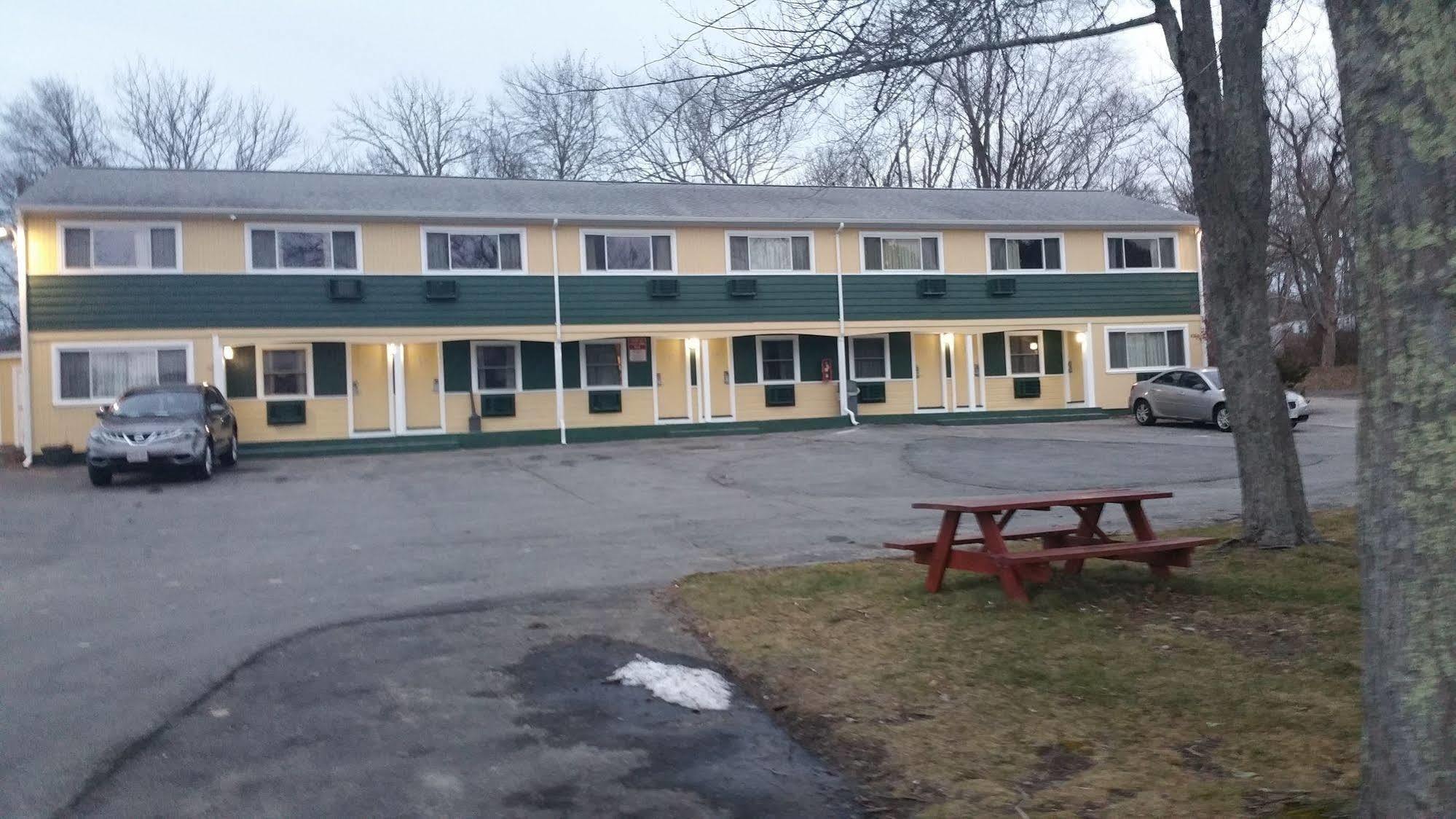 Dartmouth Motor Inn Exterior photo